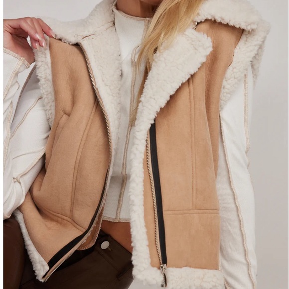 NWT. Lrg. 12th Tribe Sherpa Vest - Picture 9 of 9